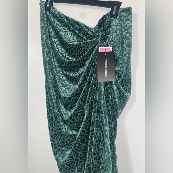 Pretty Little Thing Ruched Velvet Teal Leopard Grecian Goddess Skirt NWT w/Flaw - Picture 2 of 7